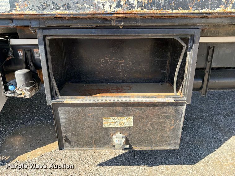 image for item FB5125 2011 Peterbilt 337 flatbed truck