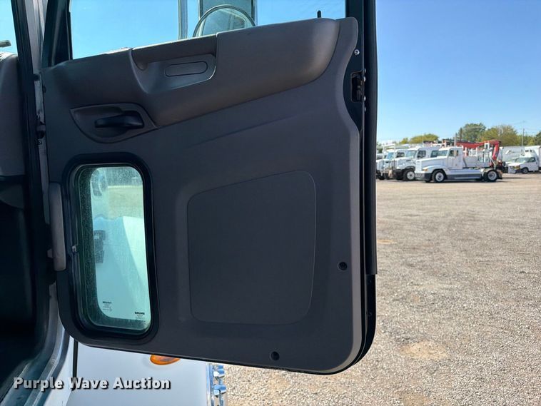 image for item FB5125 2011 Peterbilt 337 flatbed truck