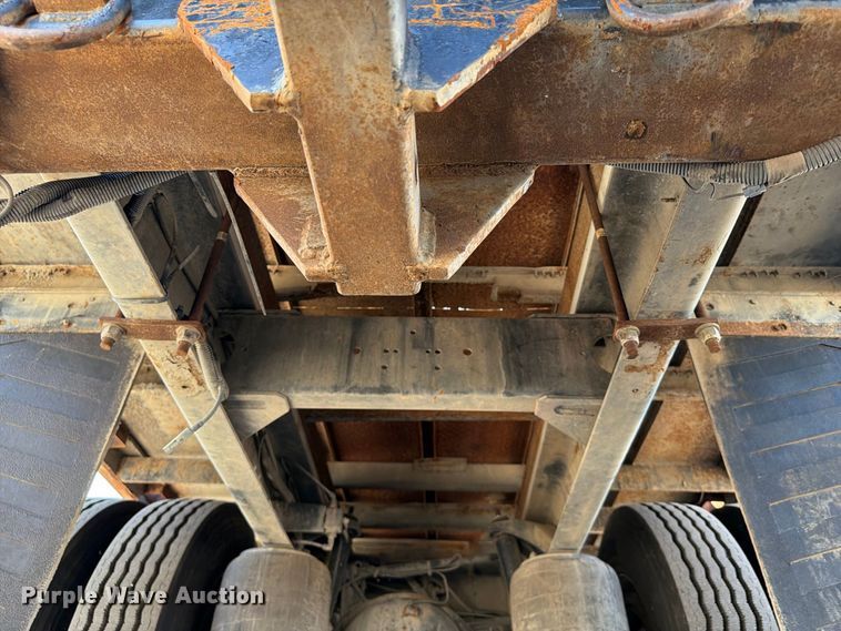 image for item FB5125 2011 Peterbilt 337 flatbed truck