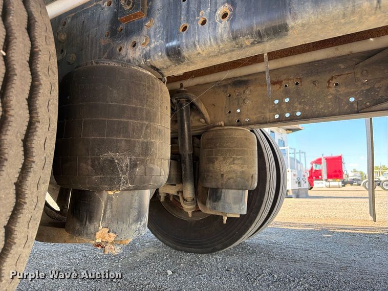 image for item FB5125 2011 Peterbilt 337 flatbed truck