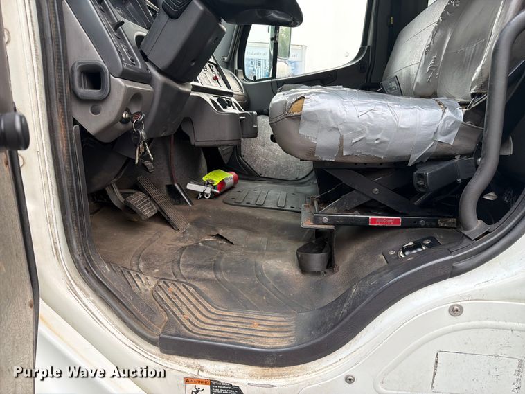 image for item FC3250 2012 Freightliner Business Class M2 box truck