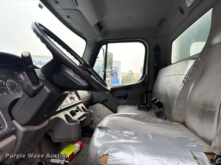 image for item FC3250 2012 Freightliner Business Class M2 box truck