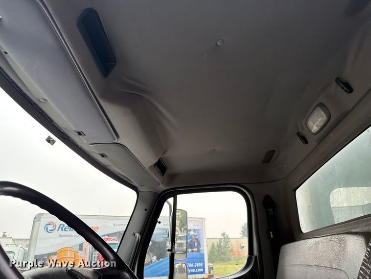 image for item FC3250 2012 Freightliner Business Class M2 box truck