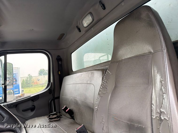 image for item FC3250 2012 Freightliner Business Class M2 box truck