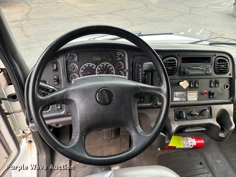 image for item FC3250 2012 Freightliner Business Class M2 box truck