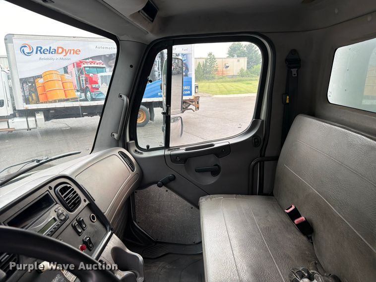 image for item FC3250 2012 Freightliner Business Class M2 box truck
