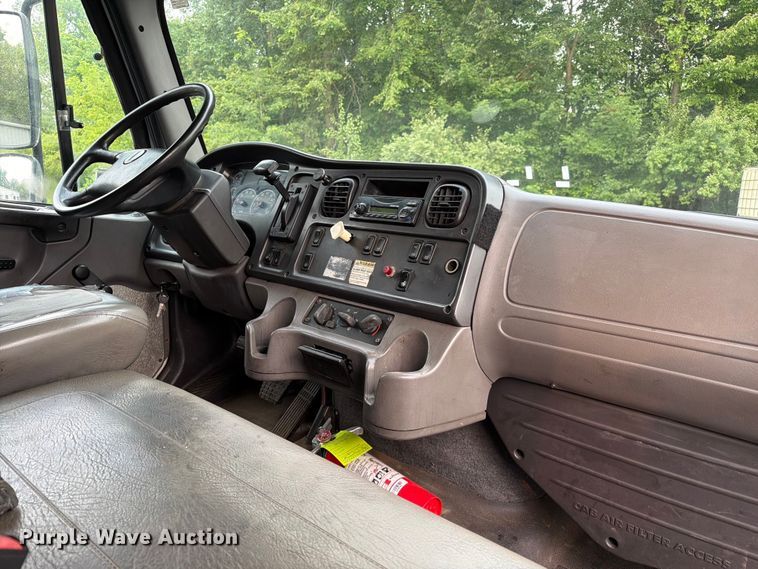 image for item FC3250 2012 Freightliner Business Class M2 box truck
