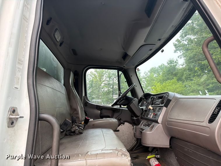 image for item FC3250 2012 Freightliner Business Class M2 box truck