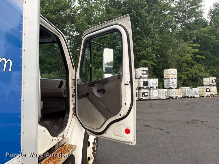 image for item FC3250 2012 Freightliner Business Class M2 box truck