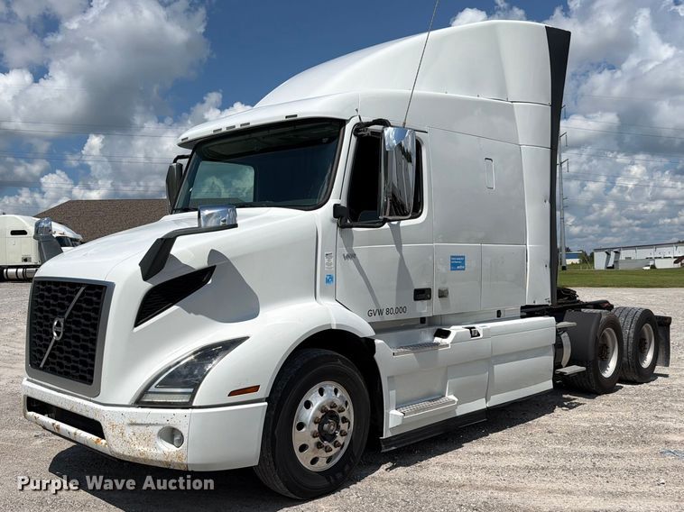 2019 Volvo VNR semi truck