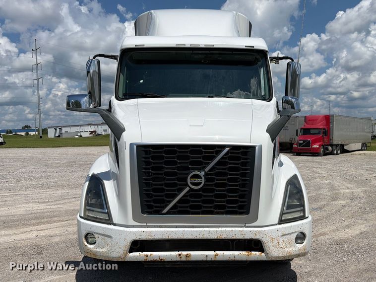 image for item FC3306 2019 Volvo VNR semi truck
