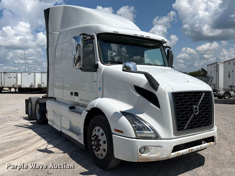 image for item FC3306 2019 Volvo VNR semi truck