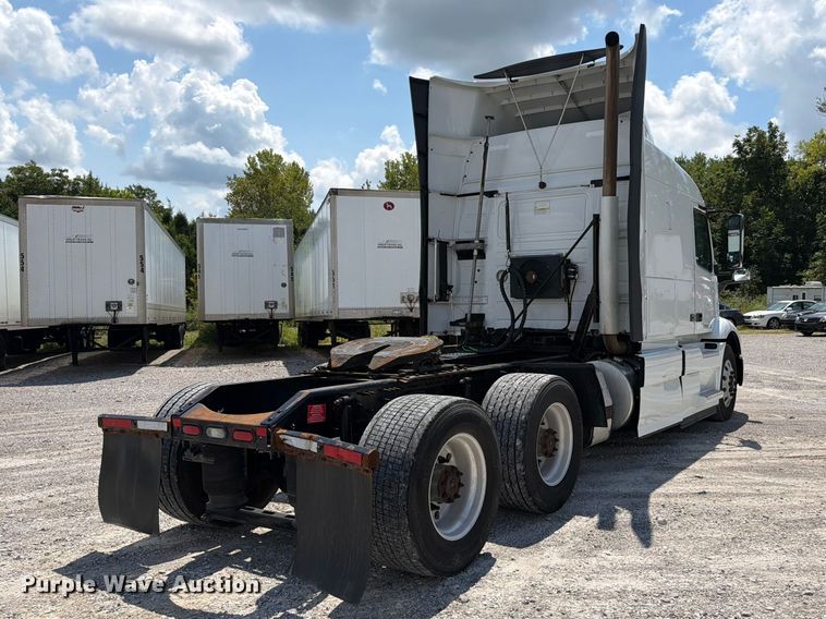 image for item FC3306 2019 Volvo VNR semi truck