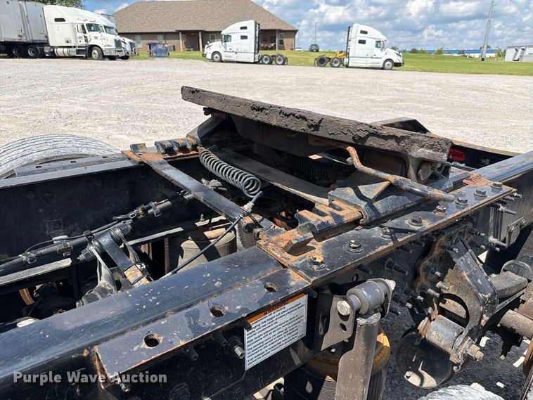 image for item FC3306 2019 Volvo VNR semi truck