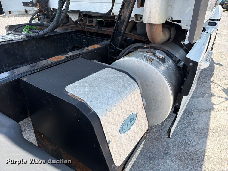 image for item FC3306 2019 Volvo VNR semi truck