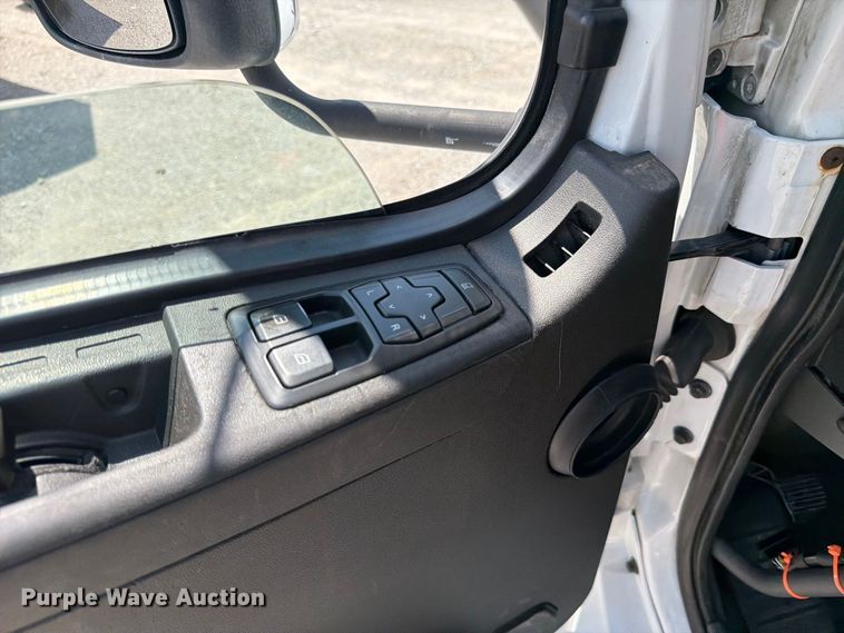 image for item FC3306 2019 Volvo VNR semi truck