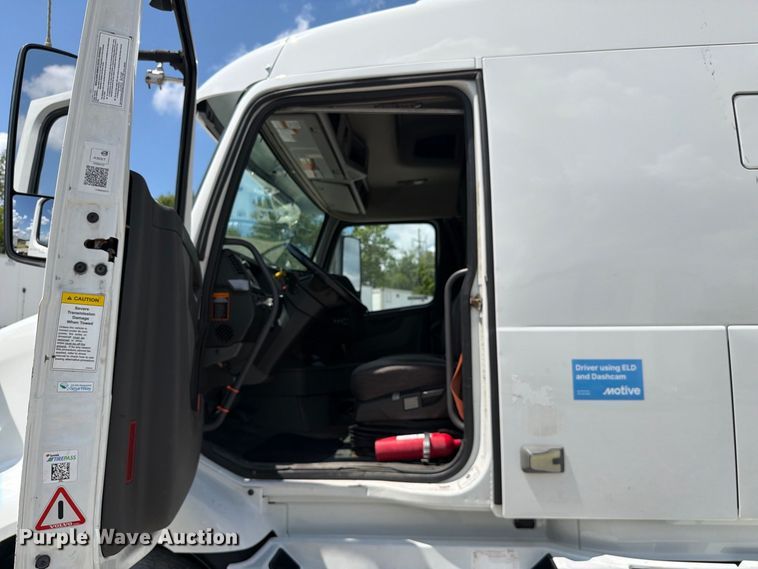 image for item FC3306 2019 Volvo VNR semi truck