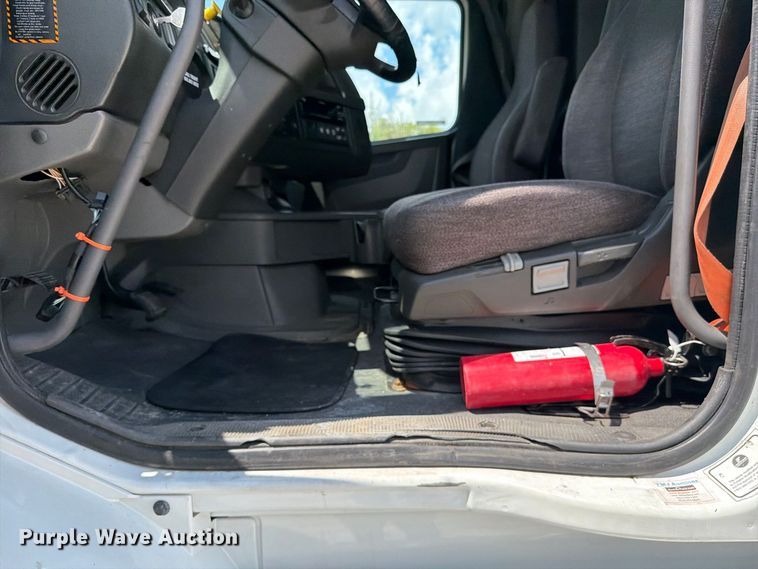 image for item FC3306 2019 Volvo VNR semi truck