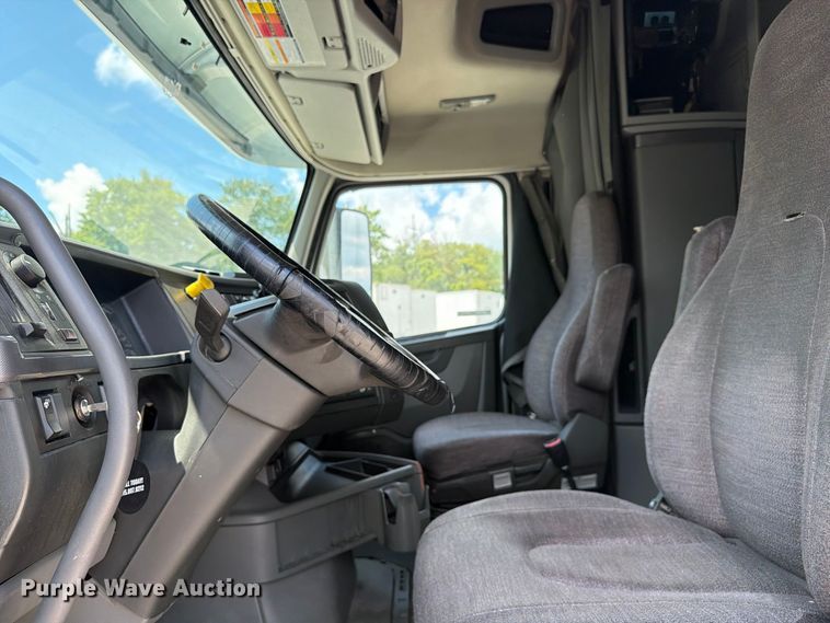 image for item FC3306 2019 Volvo VNR semi truck
