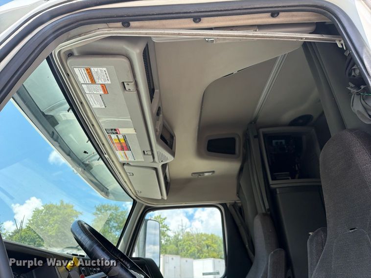 image for item FC3306 2019 Volvo VNR semi truck