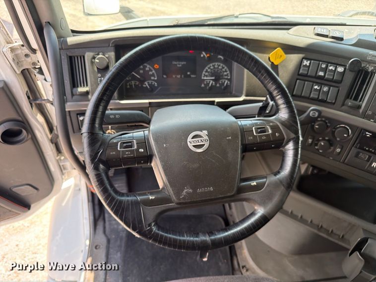 image for item FC3306 2019 Volvo VNR semi truck