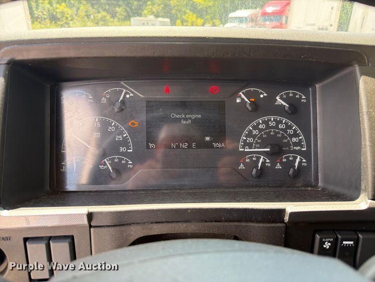 image for item FC3306 2019 Volvo VNR semi truck