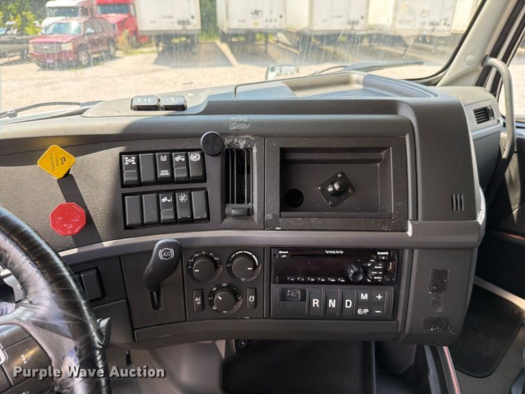 image for item FC3306 2019 Volvo VNR semi truck