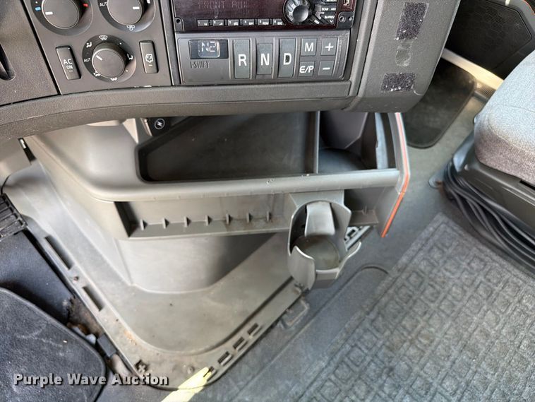 image for item FC3306 2019 Volvo VNR semi truck