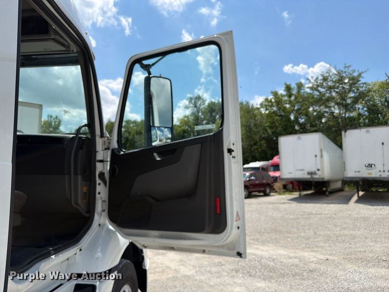image for item FC3306 2019 Volvo VNR semi truck
