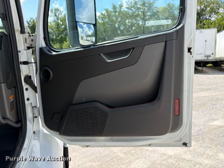image for item FC3306 2019 Volvo VNR semi truck