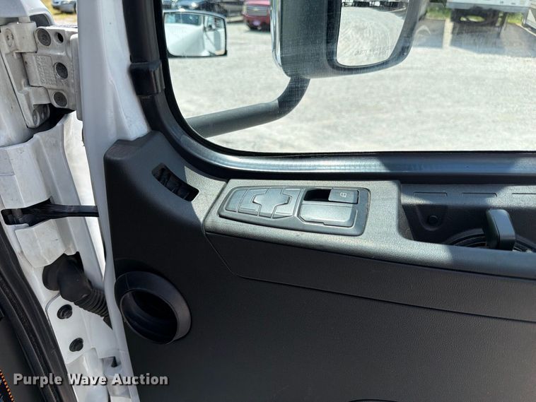 image for item FC3306 2019 Volvo VNR semi truck