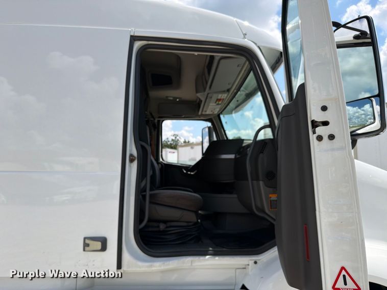 image for item FC3306 2019 Volvo VNR semi truck
