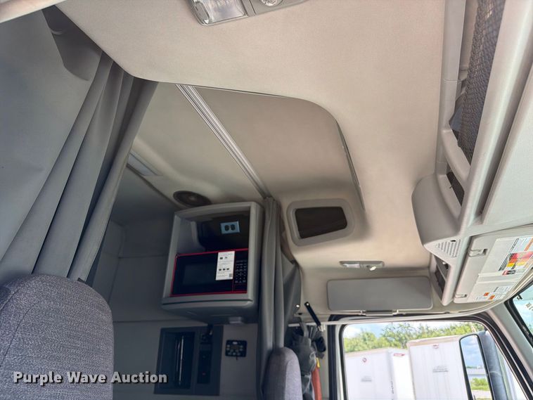 image for item FC3306 2019 Volvo VNR semi truck
