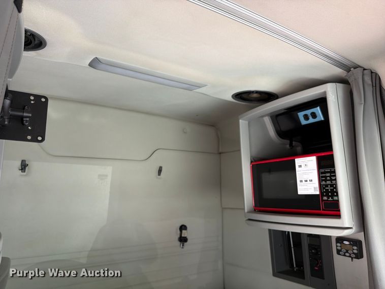image for item FC3306 2019 Volvo VNR semi truck