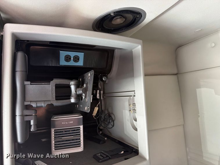 image for item FC3306 2019 Volvo VNR semi truck