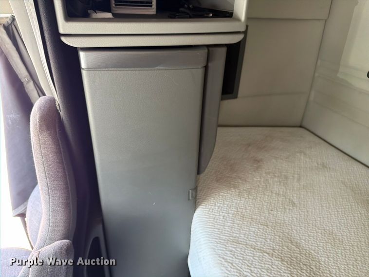 image for item FC3306 2019 Volvo VNR semi truck