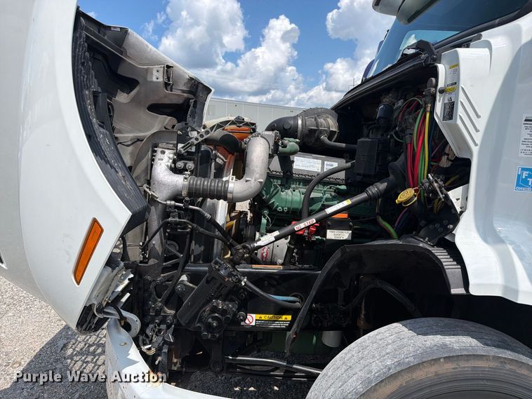 image for item FC3306 2019 Volvo VNR semi truck