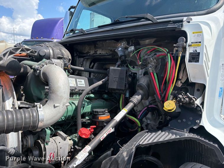 image for item FC3306 2019 Volvo VNR semi truck