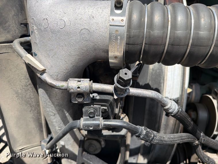image for item FC3306 2019 Volvo VNR semi truck