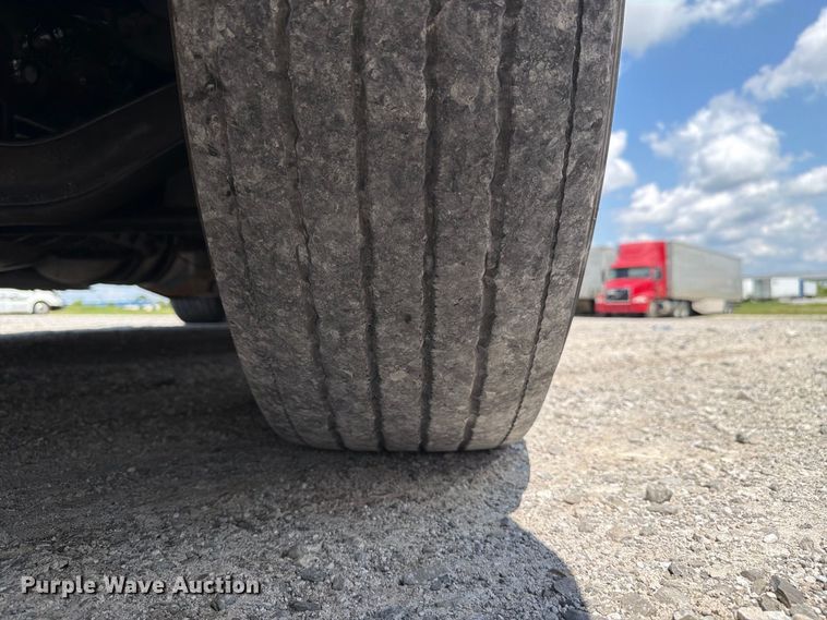 image for item FC3306 2019 Volvo VNR semi truck