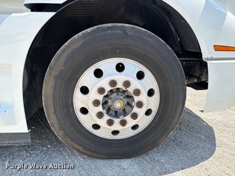 image for item FC3306 2019 Volvo VNR semi truck