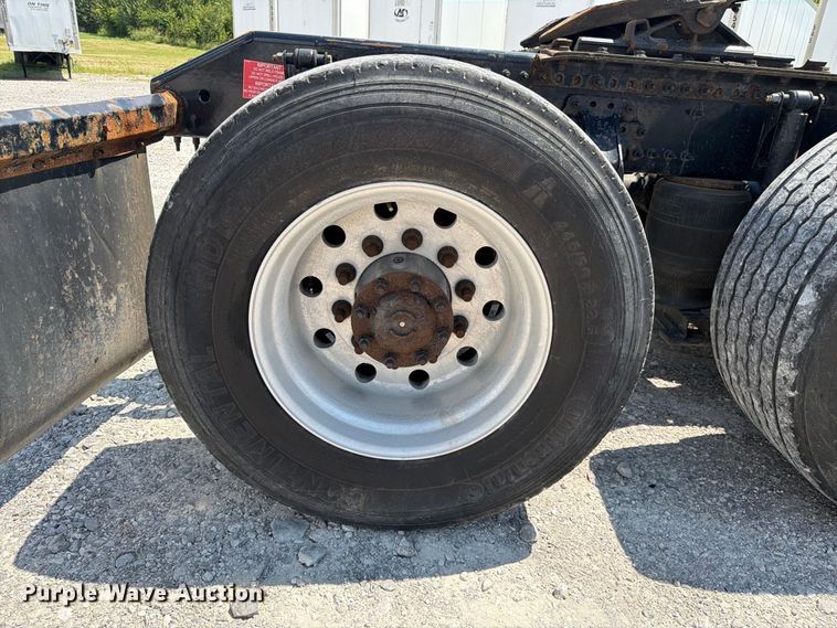 image for item FC3306 2019 Volvo VNR semi truck