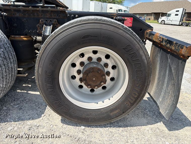 image for item FC3306 2019 Volvo VNR semi truck