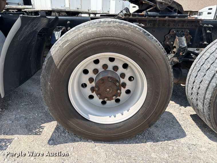image for item FC3306 2019 Volvo VNR semi truck