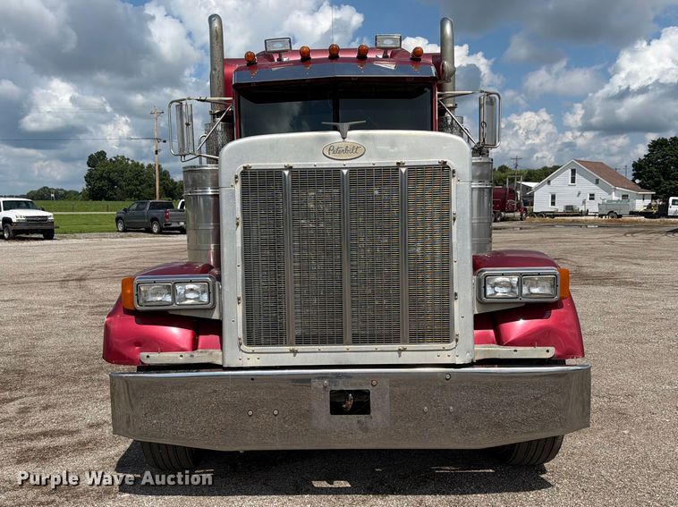 image for item FC3325 2000 Peterbilt 379 semi truck