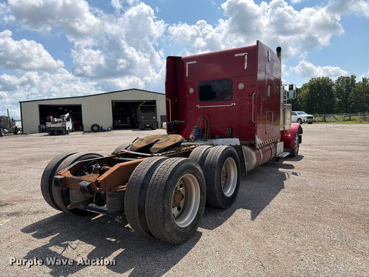 image for item FC3325 2000 Peterbilt 379 semi truck