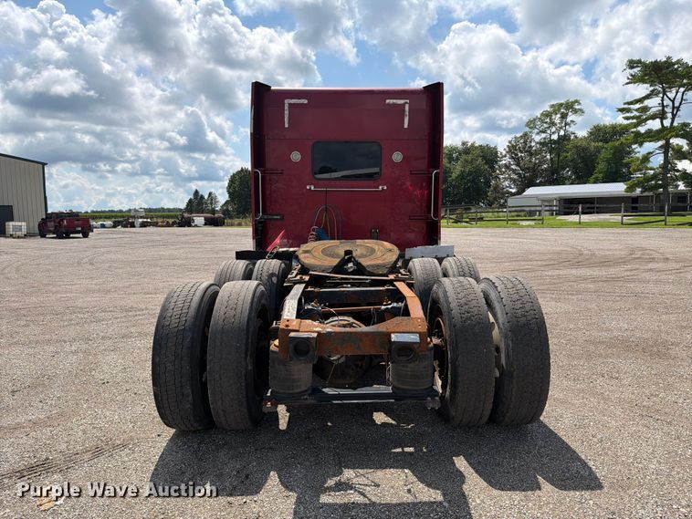 image for item FC3325 2000 Peterbilt 379 semi truck