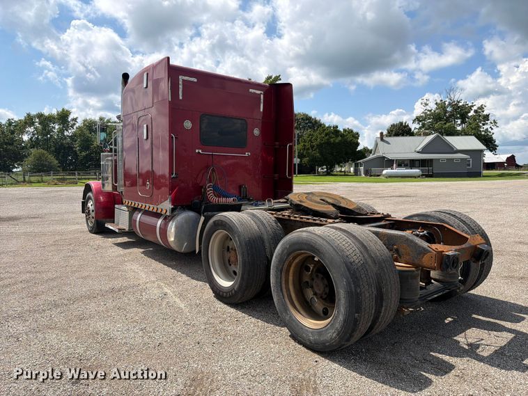 image for item FC3325 2000 Peterbilt 379 semi truck