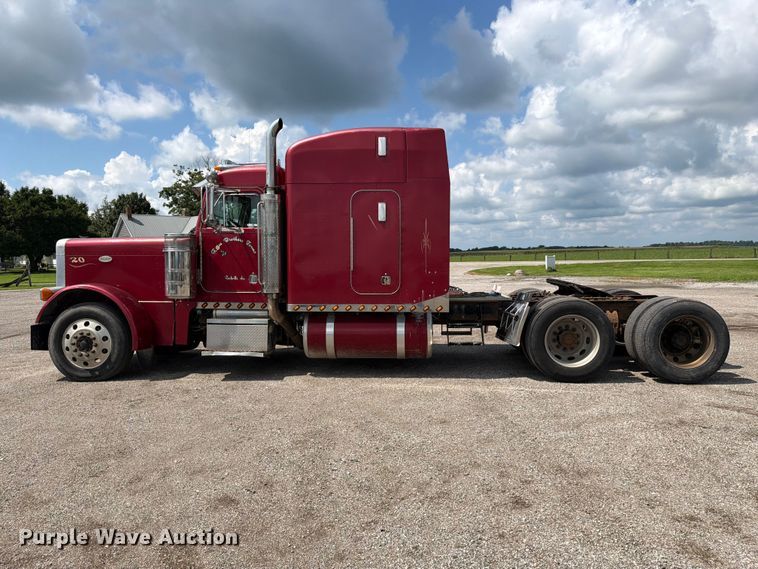 image for item FC3325 2000 Peterbilt 379 semi truck