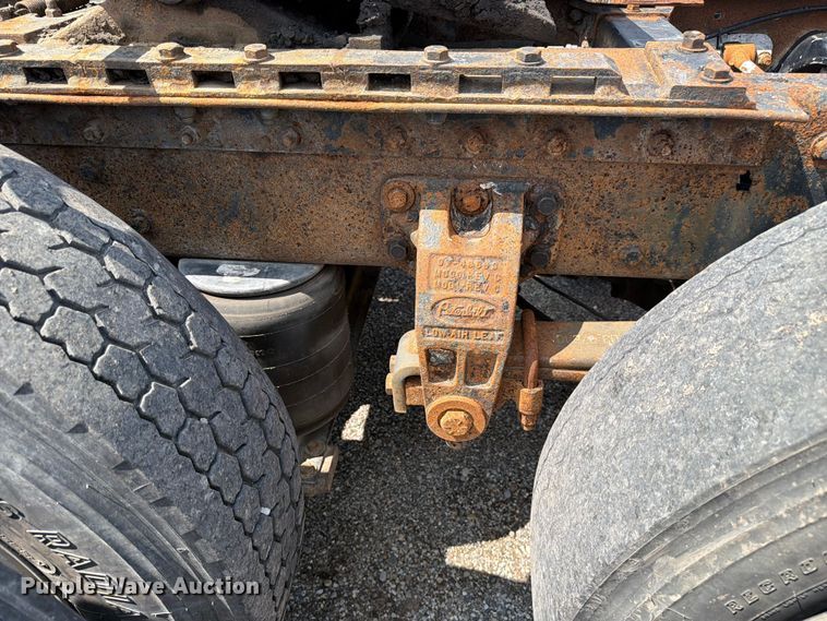 image for item FC3325 2000 Peterbilt 379 semi truck